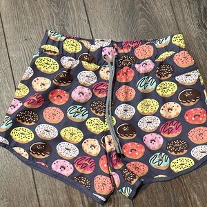 Run Rabbit Donut Surf’s Up Shorts - M